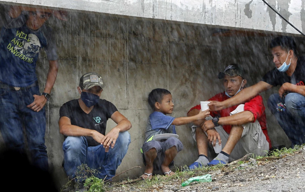 Po huraganie Iota, region Yoro w Hondurasie nawiedziły powodzie