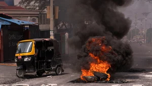 W czwartek setki demonstrantów zablokowały drogi i spaliły opony w Port-au-Prince na Haiti