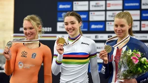 Martina Fidanza (w środku)