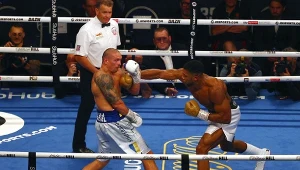 Anthony Joshua w walce z Ołeksandrem Usykiem