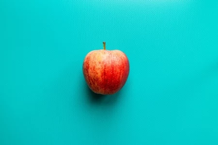 Żabka oferuje jabłka w gratisie! Jakie są warunki nowej akcji promocyjnej?