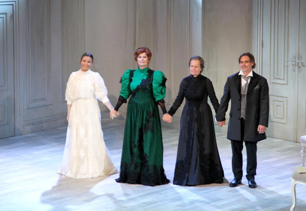 Julia Wieniawa w "Domu lalki. Część 2" Julia Wieniawa w "Domu lalki. Część 2"