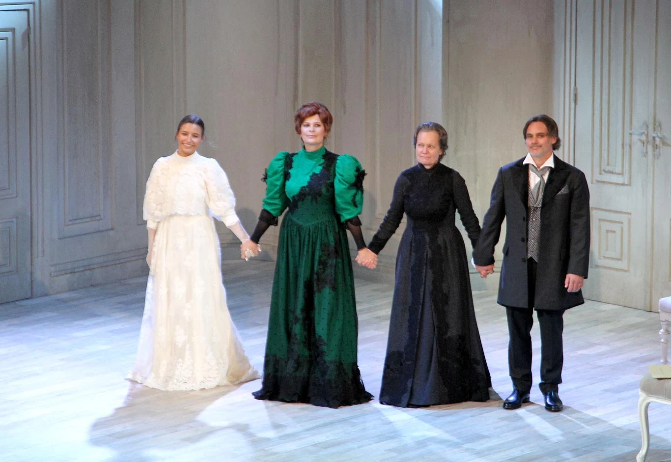 Julia Wieniawa w "Domu lalki. Część 2" Julia Wieniawa w "Domu lalki. Część 2"