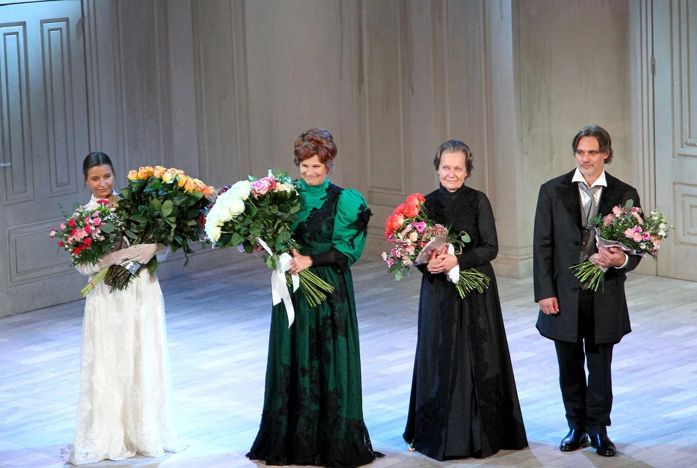 Julia Wieniawa w "Domu lalki. Część 2" Julia Wieniawa w "Domu lalki. Część 2"