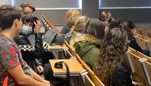 Kontrowersyjne zalecenia w sprawie ubioru studentów uniwersytetu medycznego nie będą obowiązywać