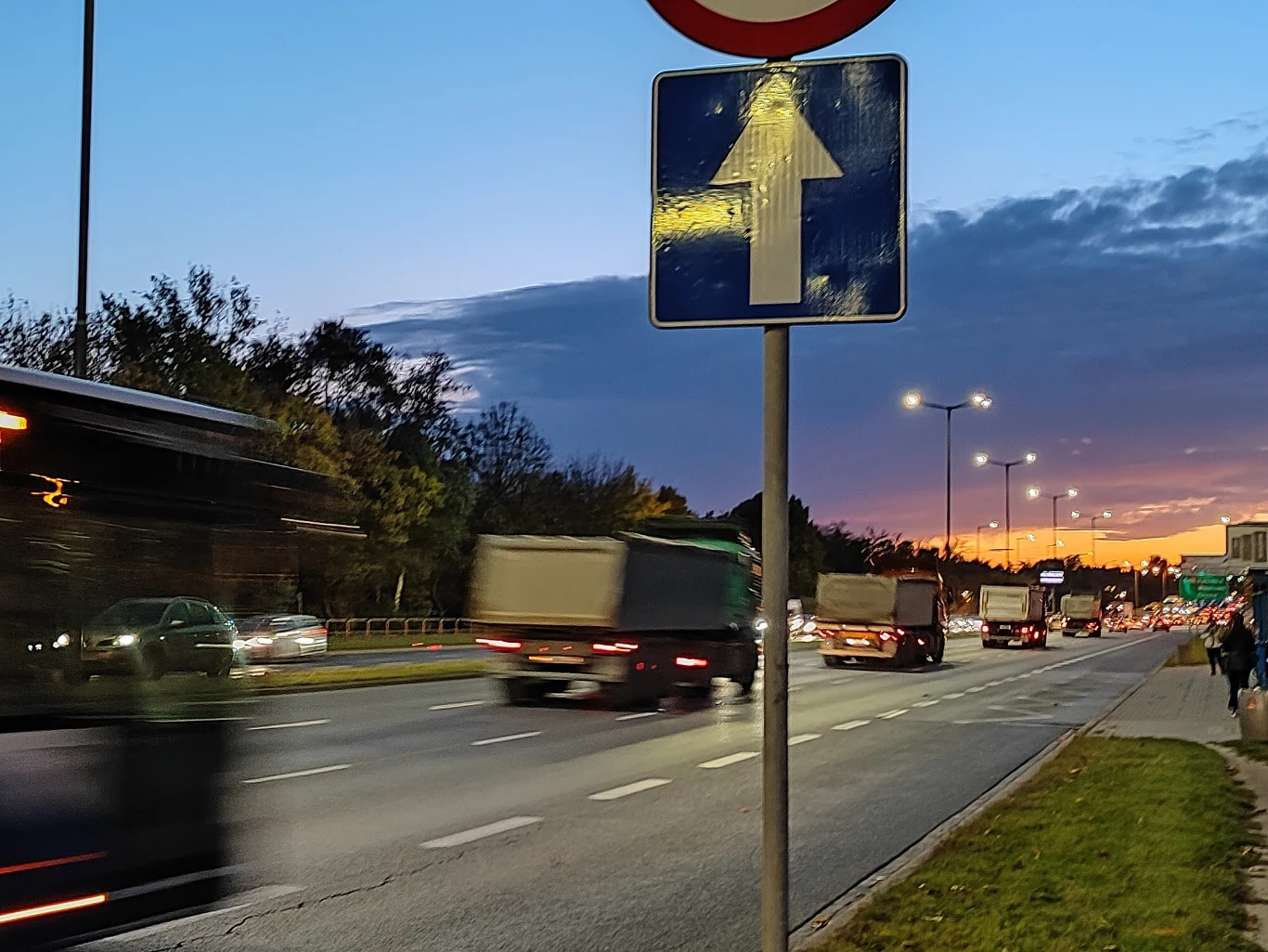 Xiaomi 11T Pro - zdjęcie wykonane głównym obiektywem (tryb nocny, zoom x2)