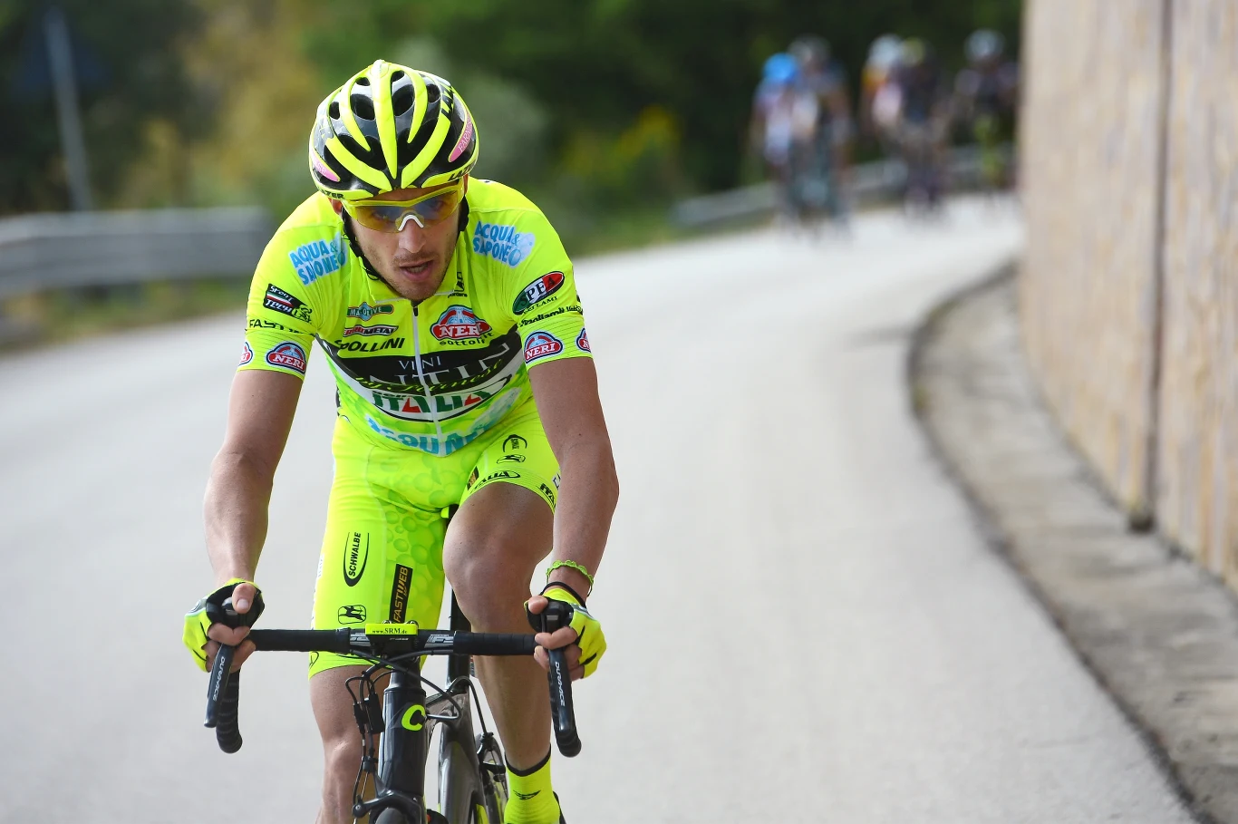 Fabio Taborre 05.06.1985 - 12.09.2021 Był włoskim kolarzem. Zwyciężył między innymi w Memoriale Marco Pantaniego oraz Grand Prix Camaiore. W 2015 roku został zawieszony na cztery lata za doping. Nigdy nie pogodził się z tą decyzją, mówiąc o spisku, lecz nie był w stanie walczyć o sprawiedliwość na własny koszt. Zmarł w wieku zaledwie 36 lat. Włoskie media pisały, że walczył z "poważną chorobą".