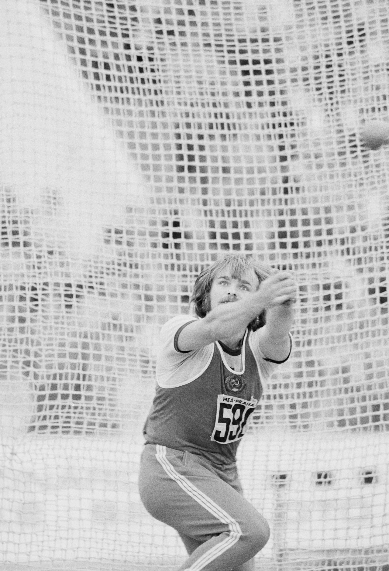 Jurij Siedych 11.05.1955 - 14.09.2021 Jest uważany za najwybitniejszego zawodnika w historii rzutu młotem. Był dwukrotnym mistrzem olimpijskim, mistrzem świata i dwukrotnym mistrzem Europy. Sześciokrotnie bił rekord świata aż do wyniku 86,74. Ten rezultat do dziś pozostaje niepoprawiony.