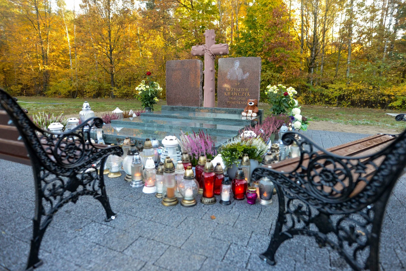 Grób Krzysztofa Krawczyka w Grotnikach