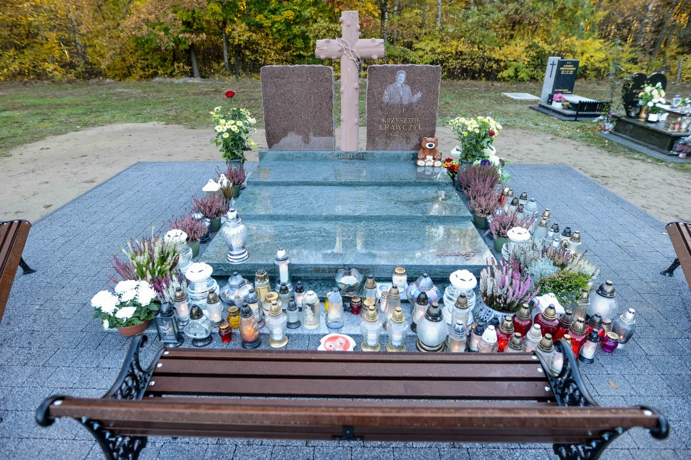 Grób Krzysztofa Krawczyka w Grotnikach Grób Krzysztofa Krawczyka w Grotnikach