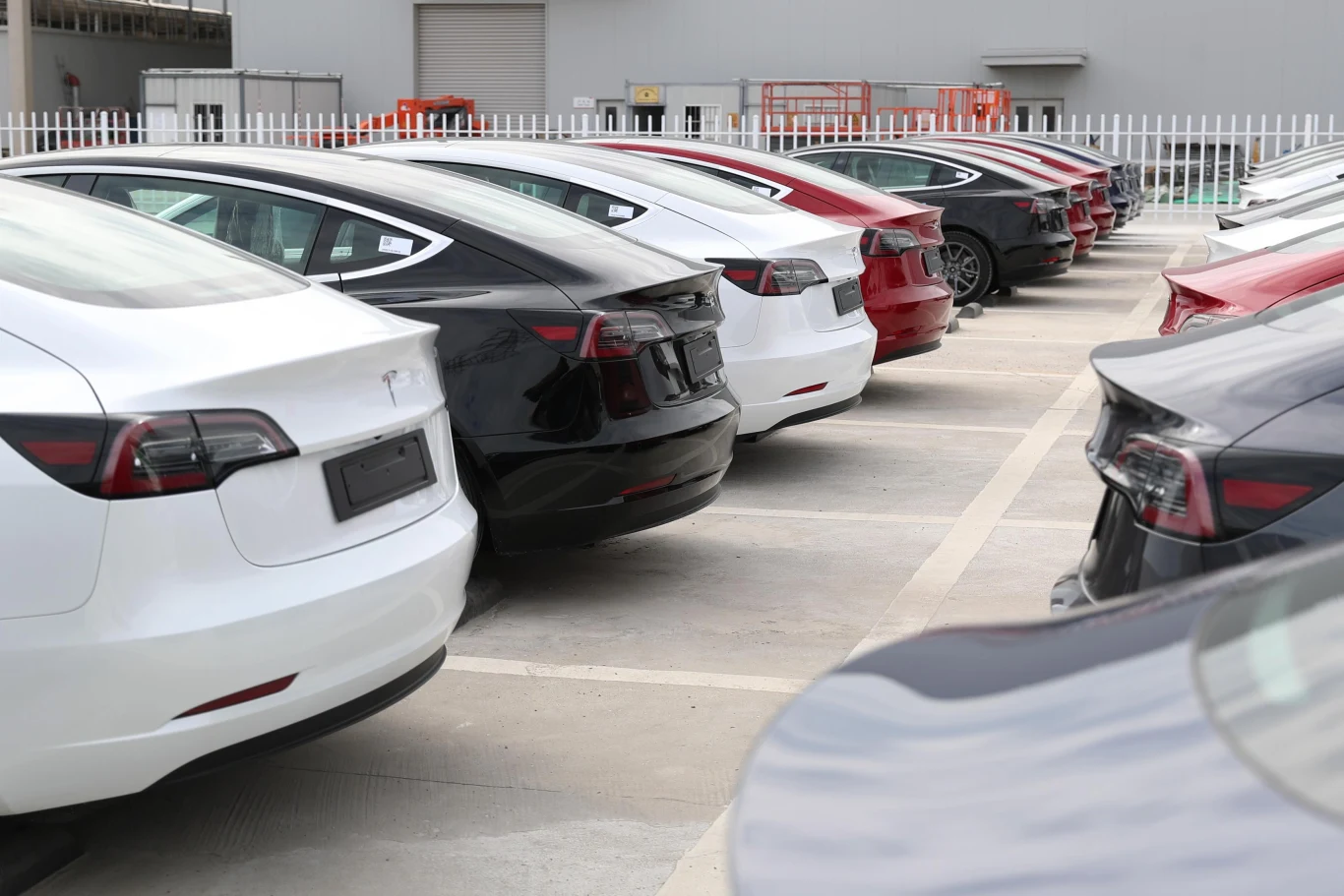 Fabrycznie nowe Tesle Model 3