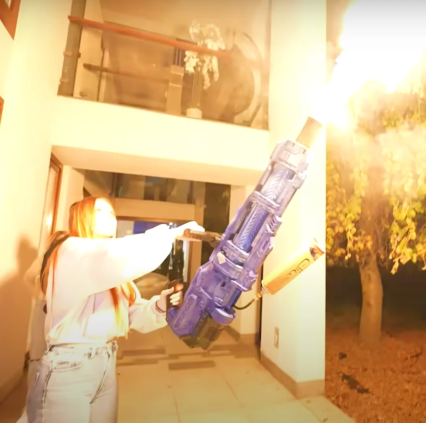 Ekipa Friza na Youtube bawiła się miotaczem ognia Ekipa Friza na Youtube bawiła się miotaczem ognia