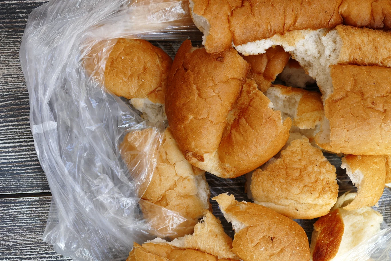 Domowa bułka tarta przyda się podczas przygotowywania wielu potraw. Wykonasz ją szybko Domowa bułka tarta przyda się podczas przygotowywania wielu potraw. Wykonasz ją szybko