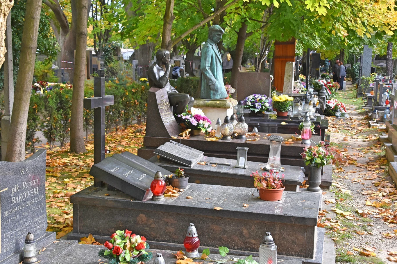 Zapomniałeś wnieść opłaty prolongacyjnej? Decyzja o tym, co zrobić z nieopłaconymi grobami należy do zarządcy cmentarza Zapomniałeś wnieść opłaty prolongacyjnej? Decyzja o tym, co zrobić z nieopłaconymi grobami należy do zarządcy cmentarza