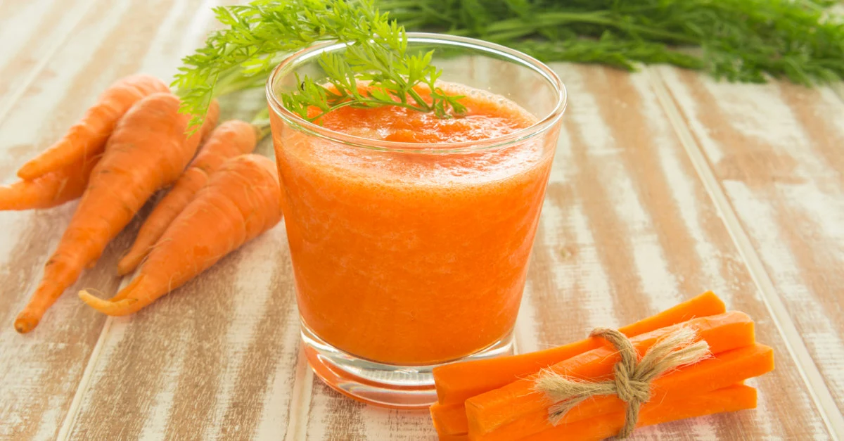Sok lub odwar z marchwi wpłynie korzystnie na skórę stóp