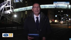 Prezenter lokalnej stacji telewizyjnej we włoskim regionie Marche, który nie może wejść do studia, bo nie ma wymaganej w pracy przepustki sanitarnej, poprowadził program z republiki San Marino.