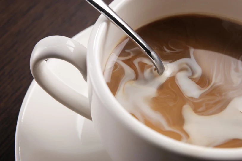 Kawa zbożowa z dodatkiem mleka nie tylko nie traci swoich właściwości. Takie połączenie ułatwia wchłanianie niektórych ważnych składników odżywczych.