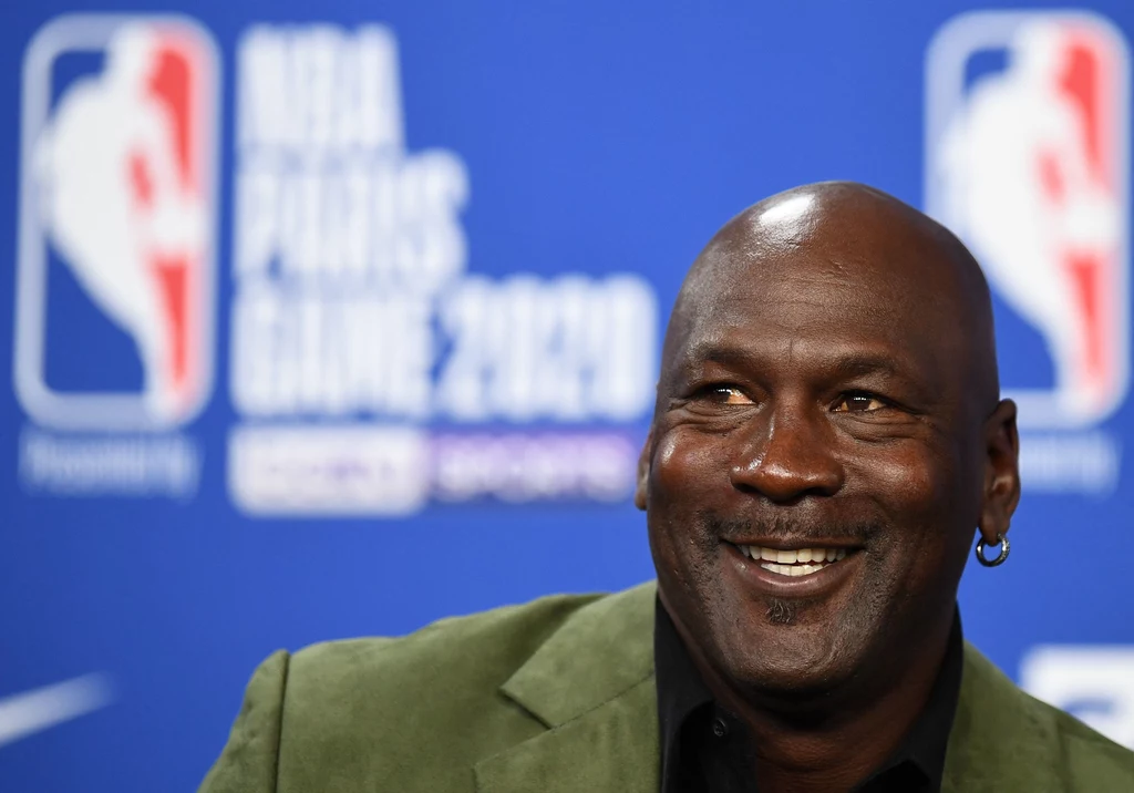 Jordan to sześciokrotny mistrz NBA z ekipą Bulls, dwukrotny złoty medalista olimpijski, członek Koszykarskiej Galerii Sław. Od 2006 jest współwłaścicielem klubu Charlotte Hornets.  
