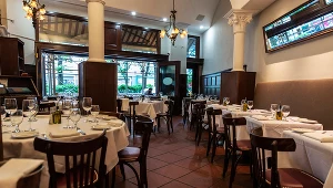 Restauracja ze Szklarskiej Poręby wprowadziła dodatkową opłatę. Zdjęcie ilustracyjne 