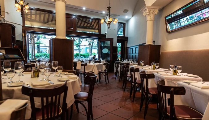 Coraz więcej restauracji dolicza opłatę serwisową do rachunków. Zdjęcie ilustracyjne.