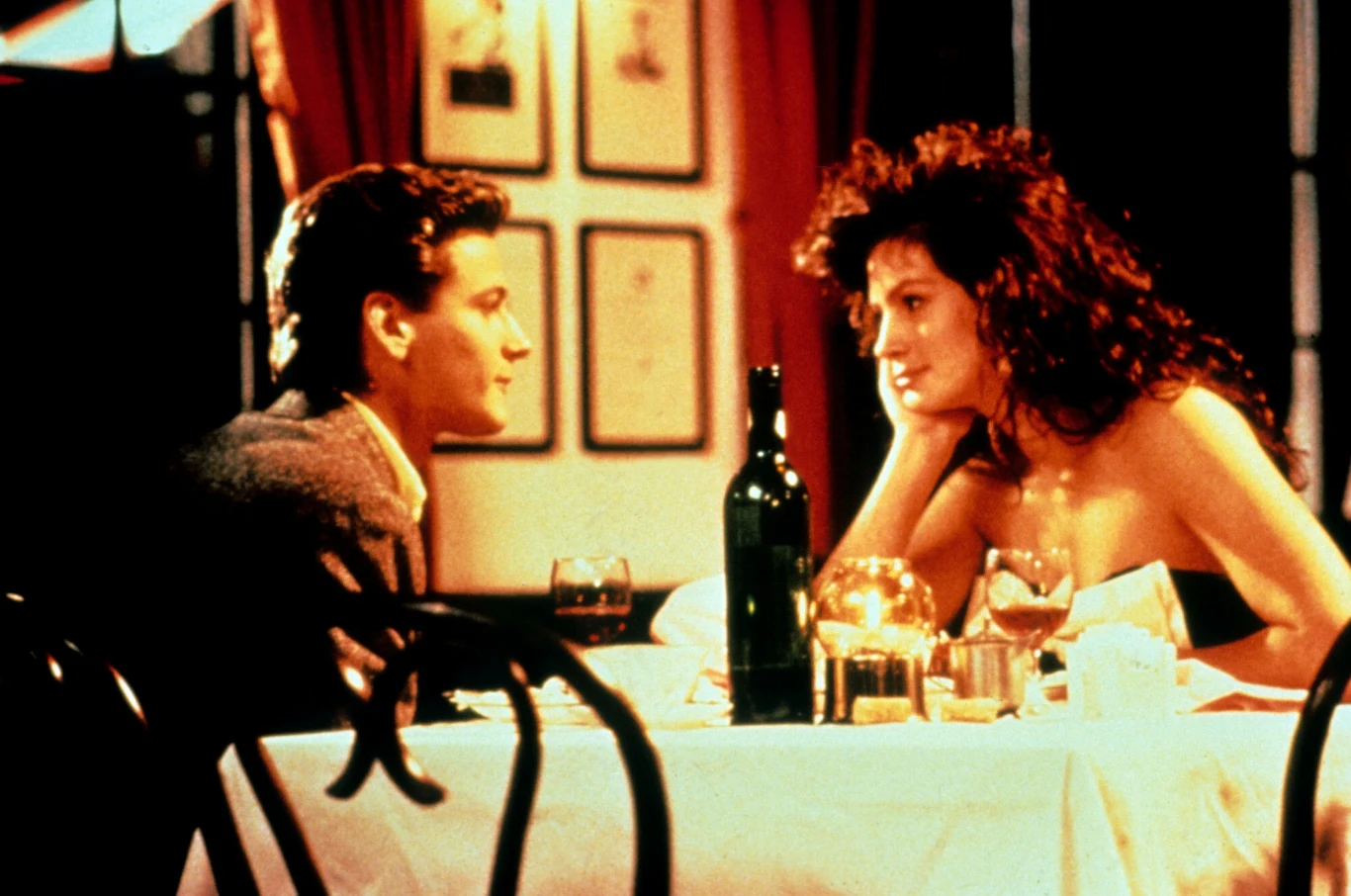 Po raz pierwszy stanęła przed kamerami w 1986 roku u boku swojego brata Erica w dramacie "Blood Red". Film trafił jednak na ekrany dopiero dwa lata później. Wcześniej widzowie mogli zobaczyć młodą aktorkę m.in. w komedii "Mystic Pizza" (na zdjęciu), w której udowodniła, że ma spory potencjał. 
