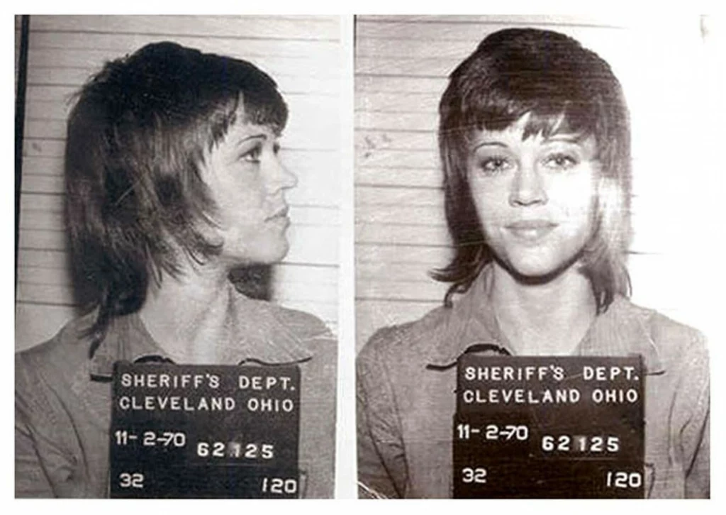 Zdjęcia Jane Fondy wykonane w areszcie 1970 r. Zarzutów nigdy jej nie postawiono 