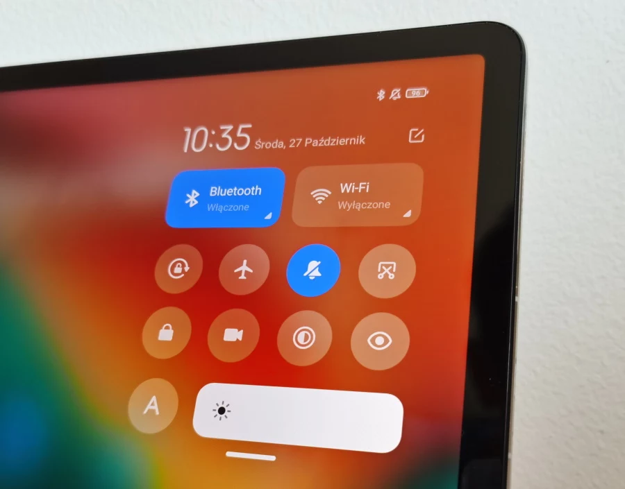 Xiaomi Pad 5 - menu wysuwane z prawego, górnego rogu tabletu 