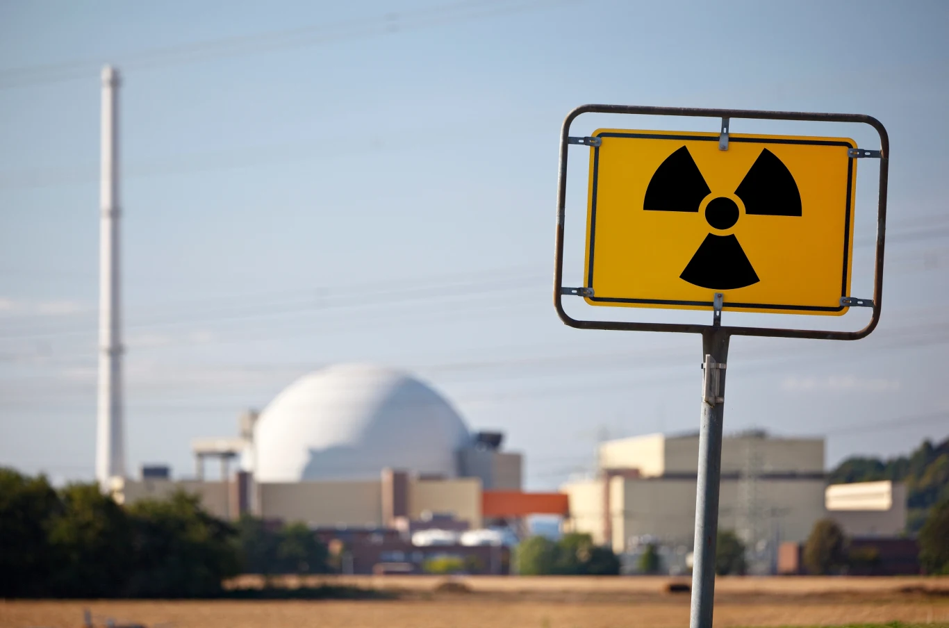 Budując elektrownię atomową zapewniamy sobie bezpieczne i stabilne źródło produkcji energii Budując elektrownię atomową zapewniamy sobie bezpieczne i stabilne źródło produkcji energii