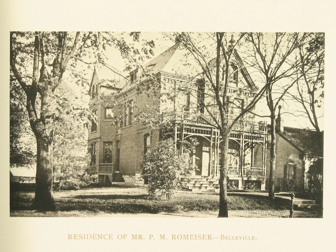 Od tamtego czasu powoli odnawiali dom, aż wreszcie postanowili podjąć się remontu generalnego wiekowych wnętrz.