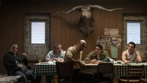 Kadr z filmu "Wszyscy święci New Jersey"