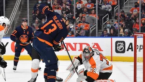 Bramkarz Philadelphia Flyers Carter Hart był w świetnej dyspozycji w spotkaniu z Edmonton Oilers