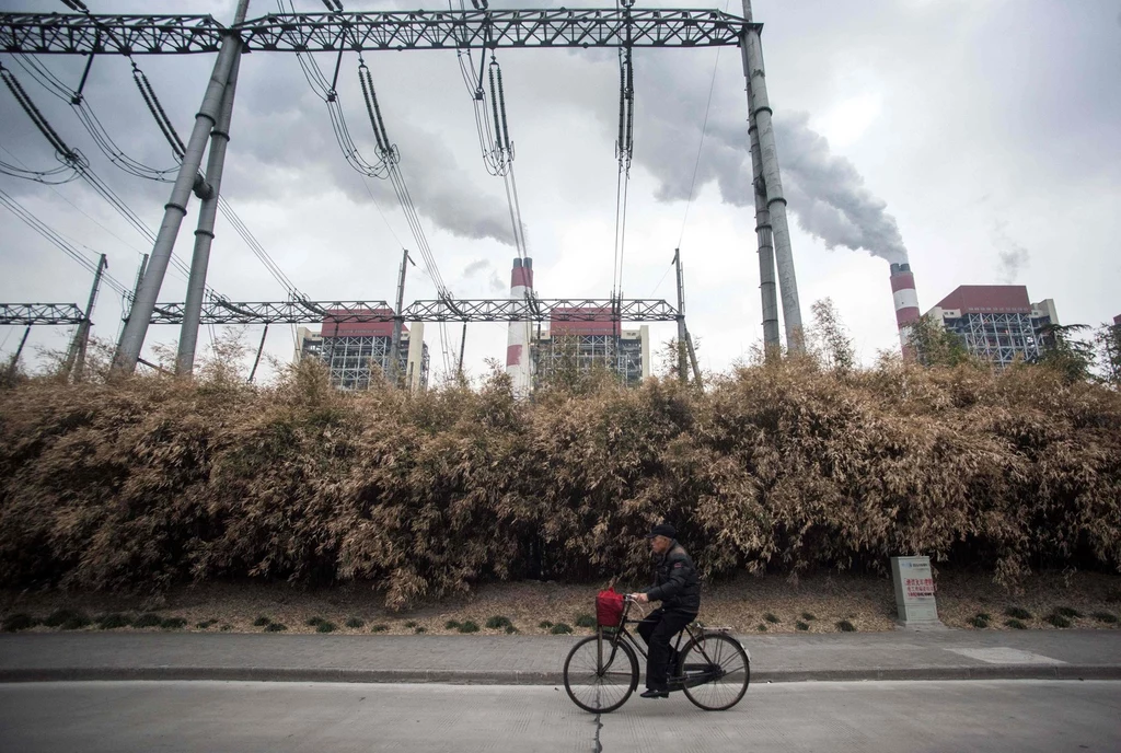 Elektrownia węglowa w Szanghaju.