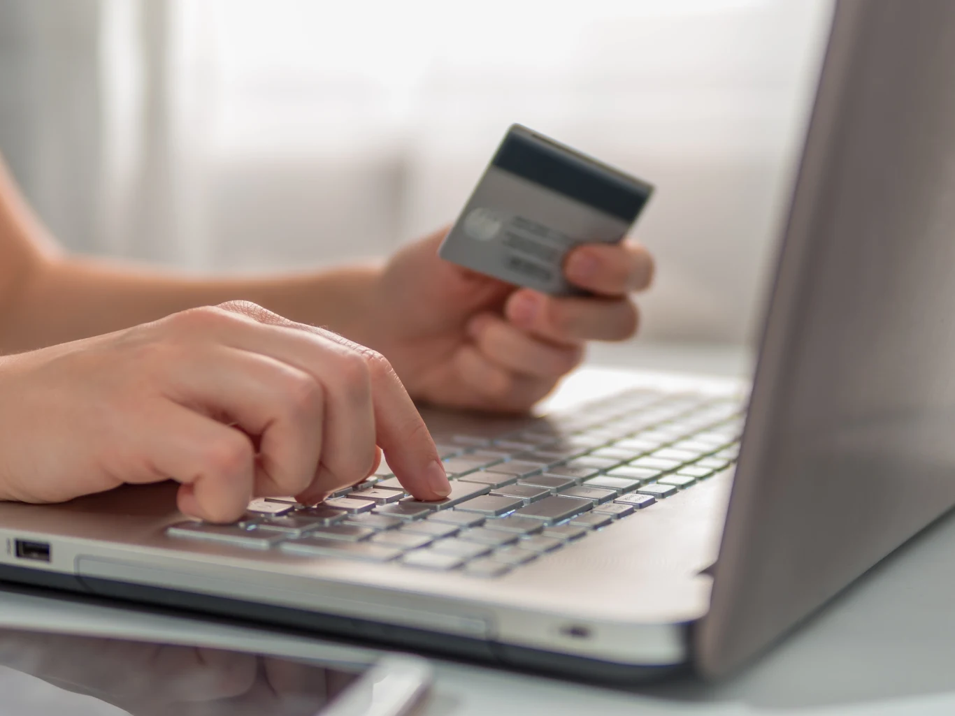 Polacy są coraz bardziej otwarci na nowe rozwiązania, co w przyszłości zaowocować może wyparciem gotówki Polacy są coraz bardziej otwarci na nowe rozwiązania, co w przyszłości zaowocować może wyparciem gotówki