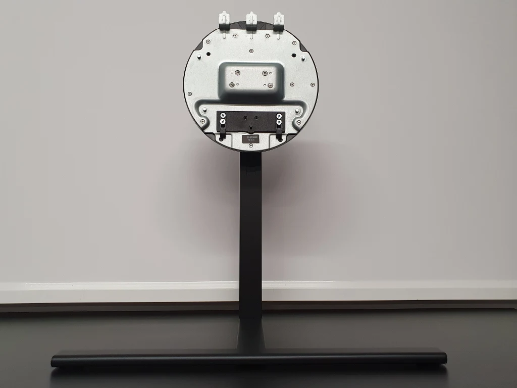 Po charakterystycznym dźwięku zatrzaśnięcia, należy dokręcić jedną śrubę w postawie i można swobodnie zacząć korzystać... Po charakterystycznym dźwięku zatrzaśnięcia, należy dokręcić jedną śrubę w postawie i można swobodnie zacząć korzystać...