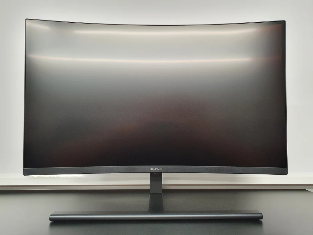 Zakres odchylenia i odstęp między najwyższym, a najniższym punktem położenia pozostały niezmienne w porównaniu do 34-calowego modelu i wynoszą odpowiednio -5 do 20 stopni (kąty) oraz 110 mm (wysokość). Dzięki temu można swobodnie dopasować położenie, by zapewnić odpowiednią pozycję. Zakres odchylenia i odstęp między najwyższym, a najniższym punktem położenia pozostały niezmienne w porównaniu do 34-calowego modelu i wynoszą odpowiednio -5 do 20 stopni (kąty) oraz 110 mm (wysokość). Dzięki temu można swobodnie dopasować położenie, by zapewnić odpowiednią pozycję.