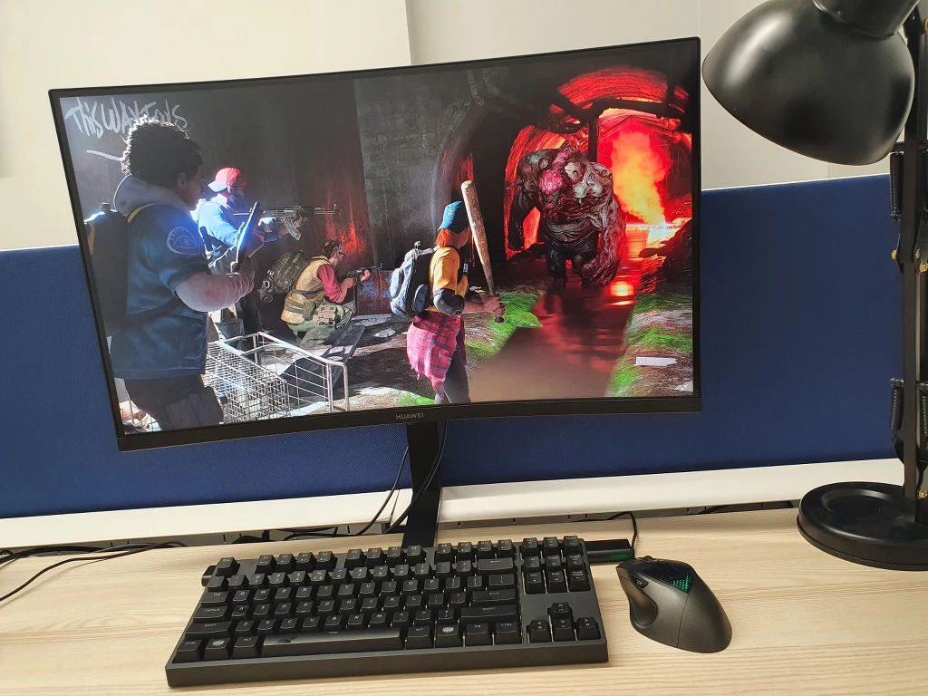 Podobne podejście występuję także w branży gier, jak choćby w przypadku nowych konsol; Gigant z Redmond postanowił wypuścić system następnej generacji w dwóch odsłonach - mocniejszej Series X i nieco okrojonej wersji oznaczonej literką S; z kolei Sony zdecydowało się udostępnić platformę PlayStation 5 w wersji z napędem Blu-Ray lub cyfrowej, pozbawionej odtwarzacza płyt. Kierunek ten jest także wyraźnie zauważalny w przypadku sprzętu peryferyjnego czy monitorów/telewizorów. Podobne podejście występuję także w branży gier, jak choćby w przypadku nowych konsol; Gigant z Redmond postanowił wypuścić system następnej generacji w dwóch odsłonach - mocniejszej Series X i nieco okrojonej wersji oznaczonej literką S; z kolei Sony zdecydowało się udostępnić platformę PlayStation 5 w wersji z napędem Blu-Ray lub cyfrowej, pozbawionej odtwarzacza płyt. Kierunek ten jest także wyraźnie zauważalny w przypadku sprzętu peryferyjnego czy monitorów/telewizorów.