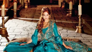 Meryem Uzerli jako Hürrem w serialu "Wspaniałe stulecie"