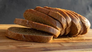 Nie wyrzucaj suchego chleba. Tak możesz go wykorzystać