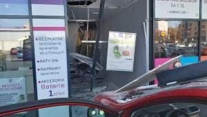 Kierowca prowadził za pomocą kijków do nordic walking