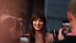 Dakota Johnson w najmodniejszych dżinsach sezonu! 