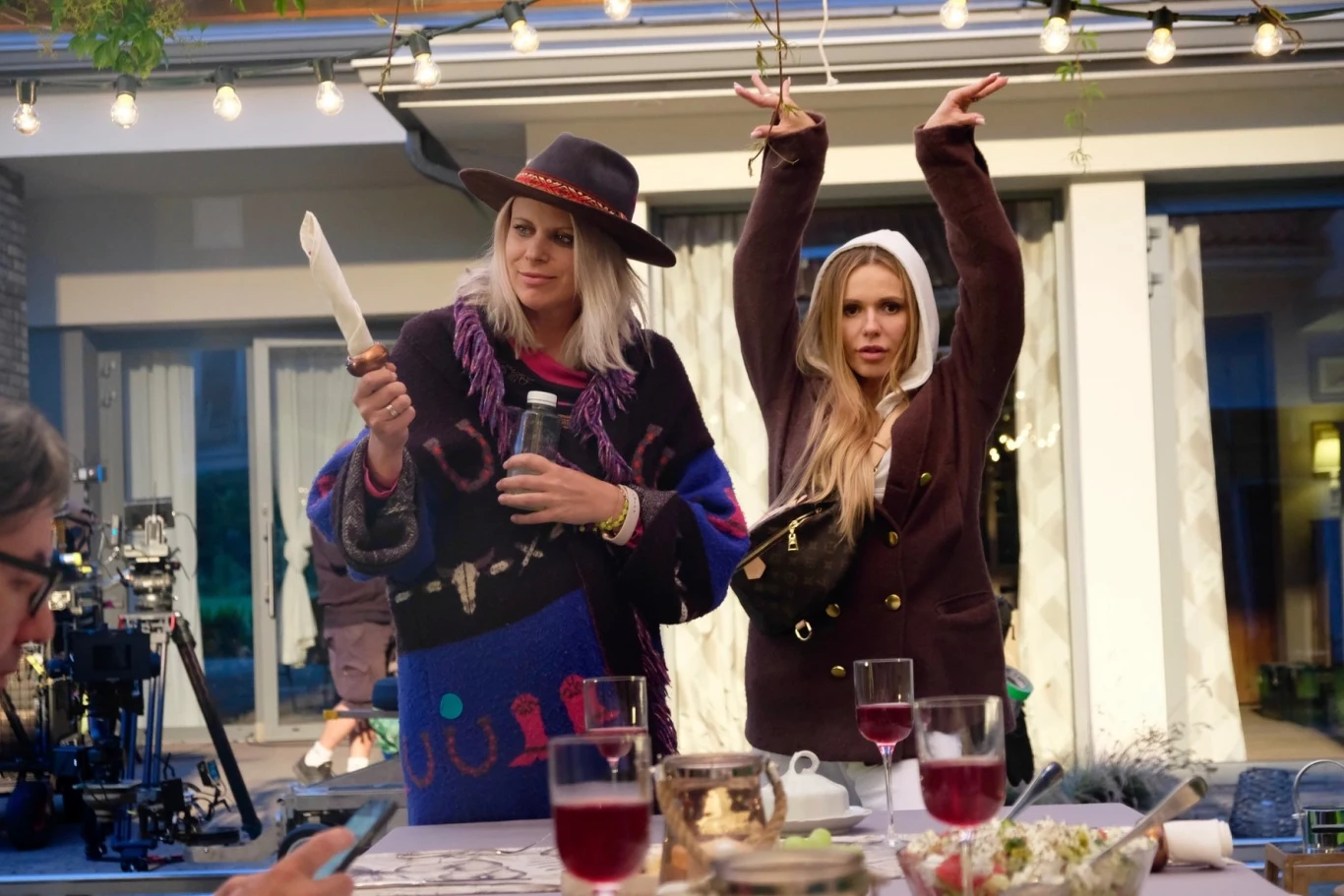 Dorota "Doda" Rabczewska ujawniła w ubiegłym roku", że do scen erotycznych zaangażowani zostali aktorzy porno."Oczywiście, że odbywały się castingi, ponieważ profesjonalnie podchodzę do produkcji filmowej. Muszą być aktorzy porno, aby zagrać sceny autentycznego seksu" - Doda wyjaśniła w rozmowie z "Super Expressem".