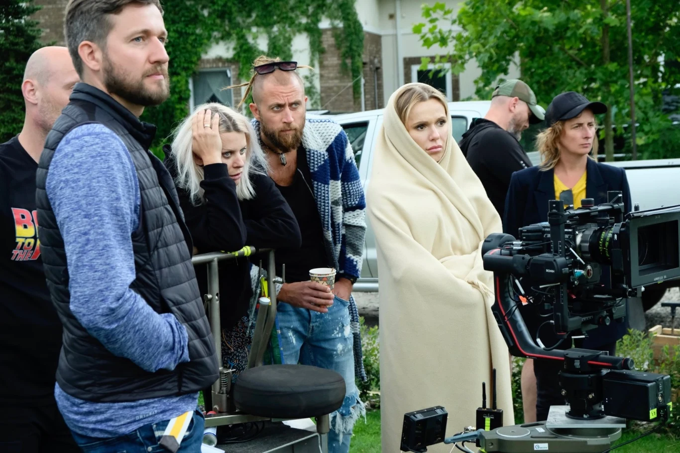 "Nie zapomniałam jednak o drugiej stronie medalu. Film pokaże również hipokryzję klientów z Polski, którzy do dnia dzisiejszego cieszą się z nienagannego medialnego wizerunku mężów i ojców. Ups" - uzupełnia popularna Doda.