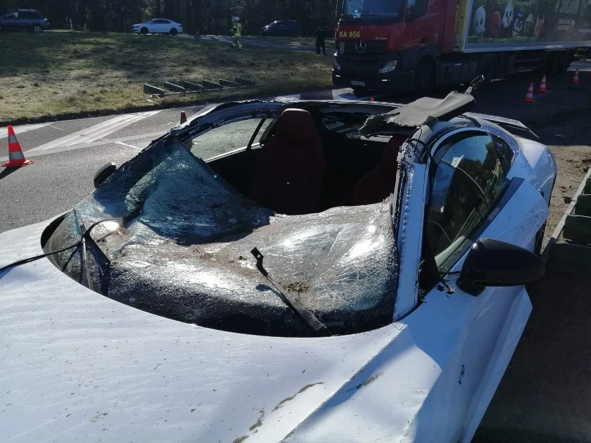 Audi R8 zniszczone w wypadku na obwodnicy Tarnowa. Audi R8 zniszczone w wypadku na obwodnicy Tarnowa.
