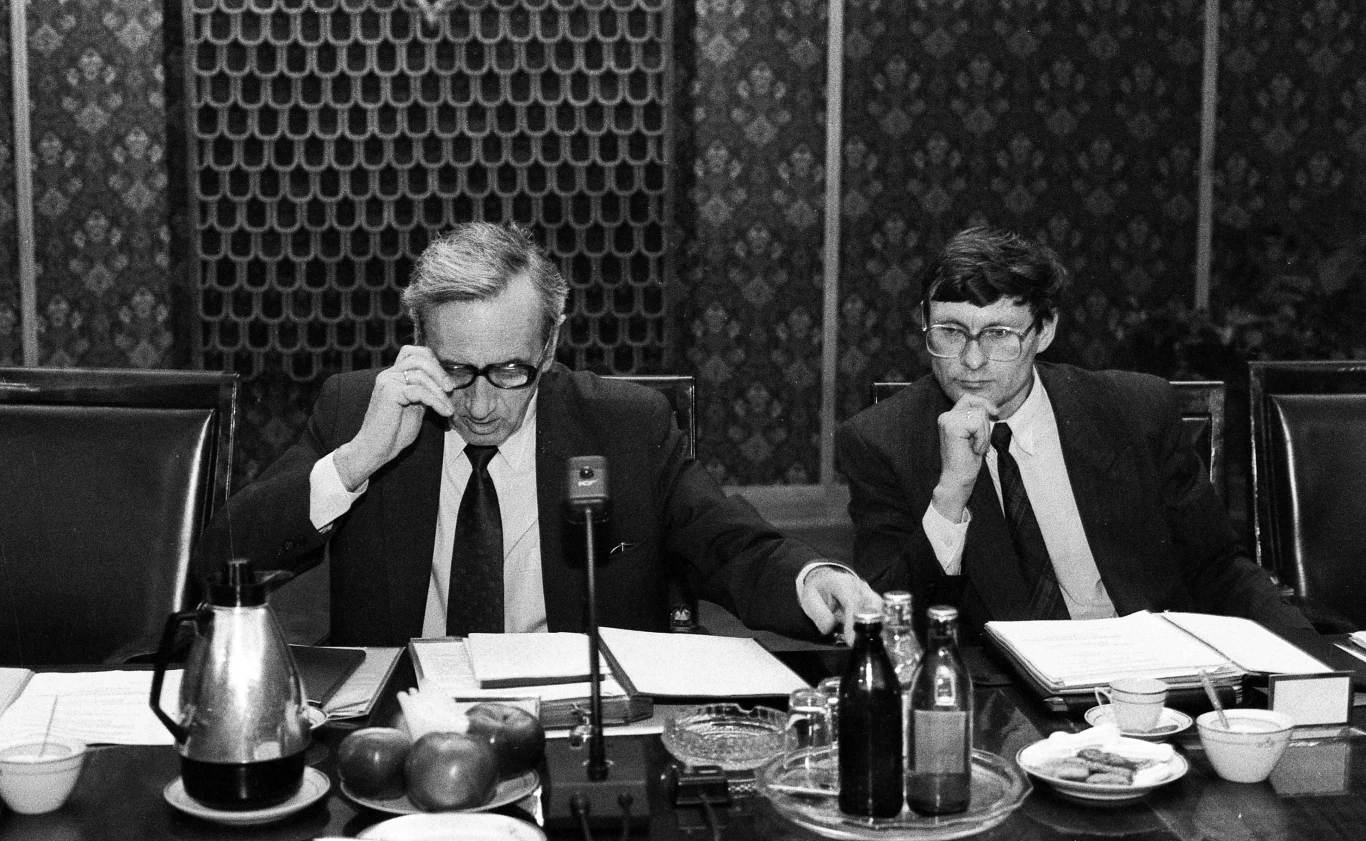 Premier Tadeusz Mazowiecki i wicepremier Leszek Balcerowicz, 1990 r.