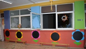 Dwaj młodzi chłopcy wybijali szyby w jednym z konińskich przedszkoli. Mówili, że to "dla zabawy"