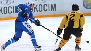 Zawodnik GKS-u Katowice Carl Hudson (z prawej) i Johan Skinnars z Re-Plastu Unii Oświęcim