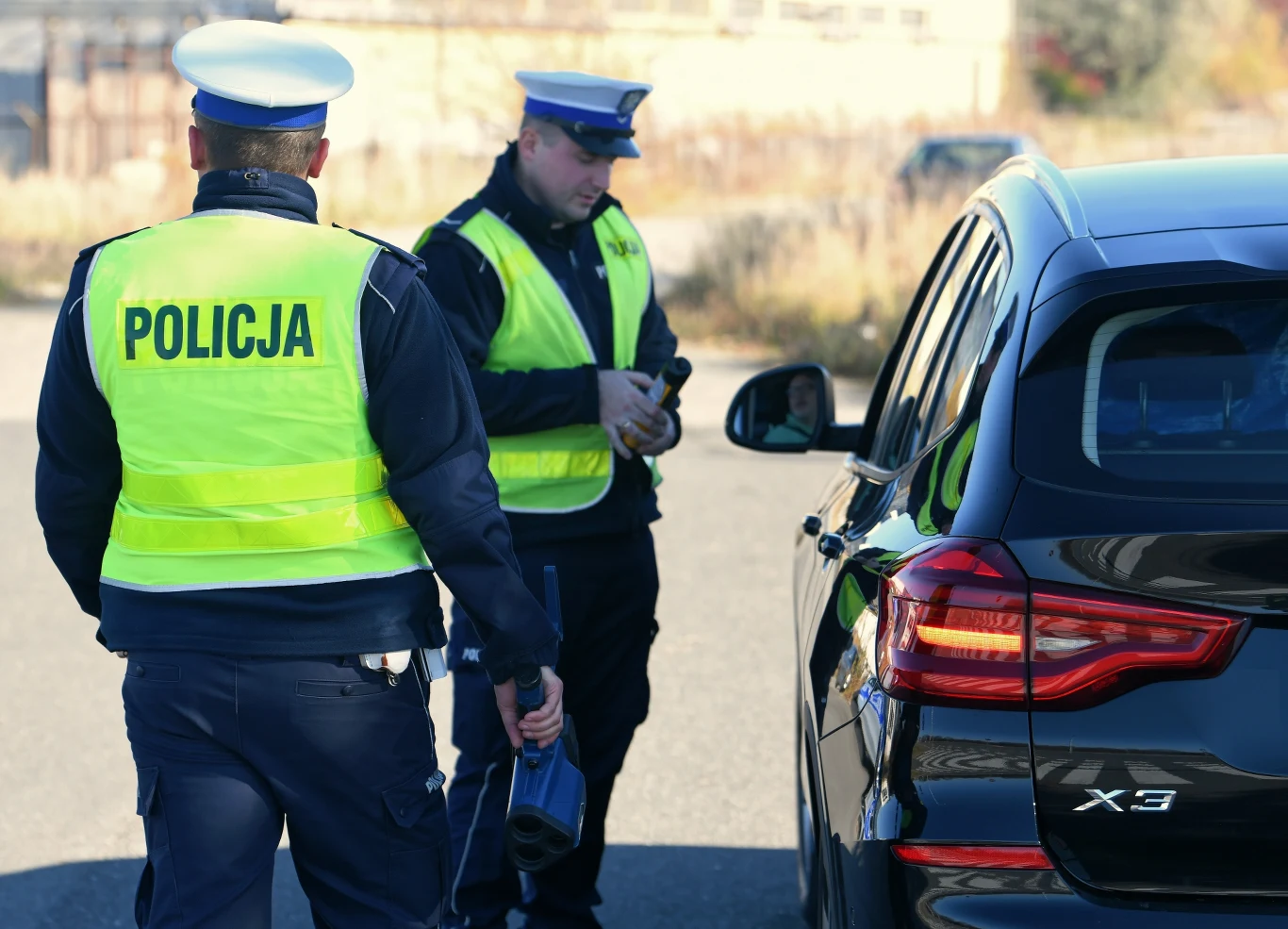 Policjanci mogą sprawdzać nie tylko stan techniczny auta, ale także czy nie jest zbyt szkodliwy dla środowiska Policjanci mogą sprawdzać nie tylko stan techniczny auta, ale także czy nie jest zbyt szkodliwy dla środowiska
