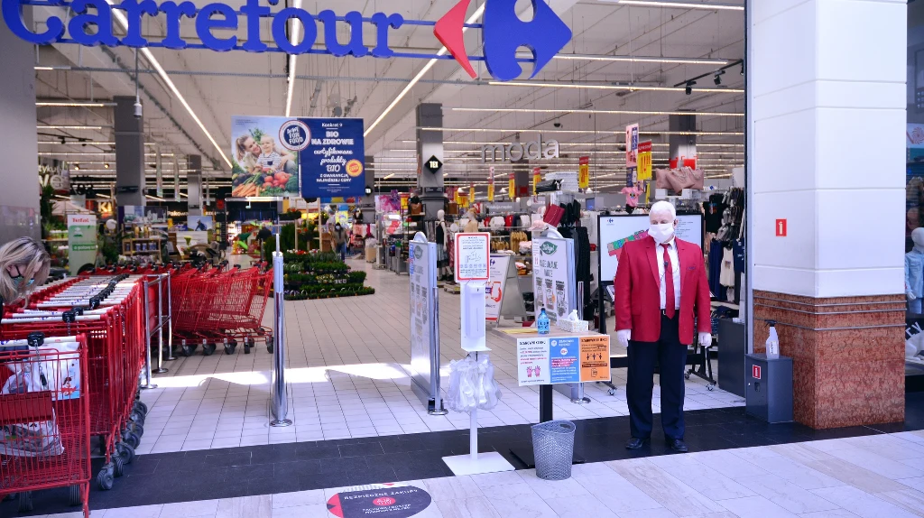 Związkowcy z Carrefour Polska domagają się od pracodawcy rewaloryzacji płac. Nz. sklep w Warszawie