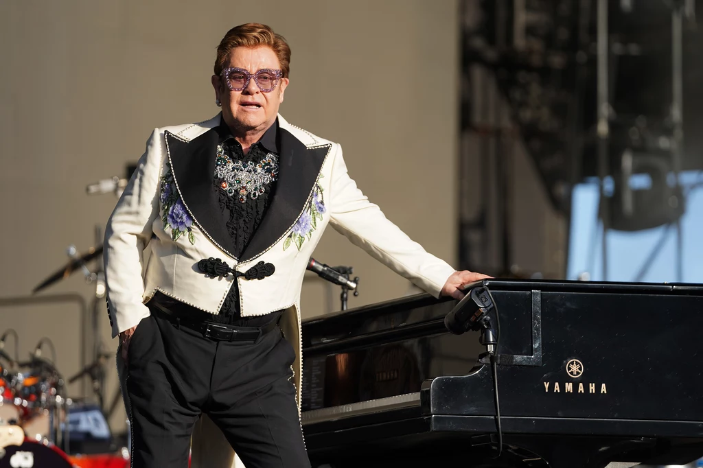 Elton John ma problemy z chodzeniem po urazie biodra