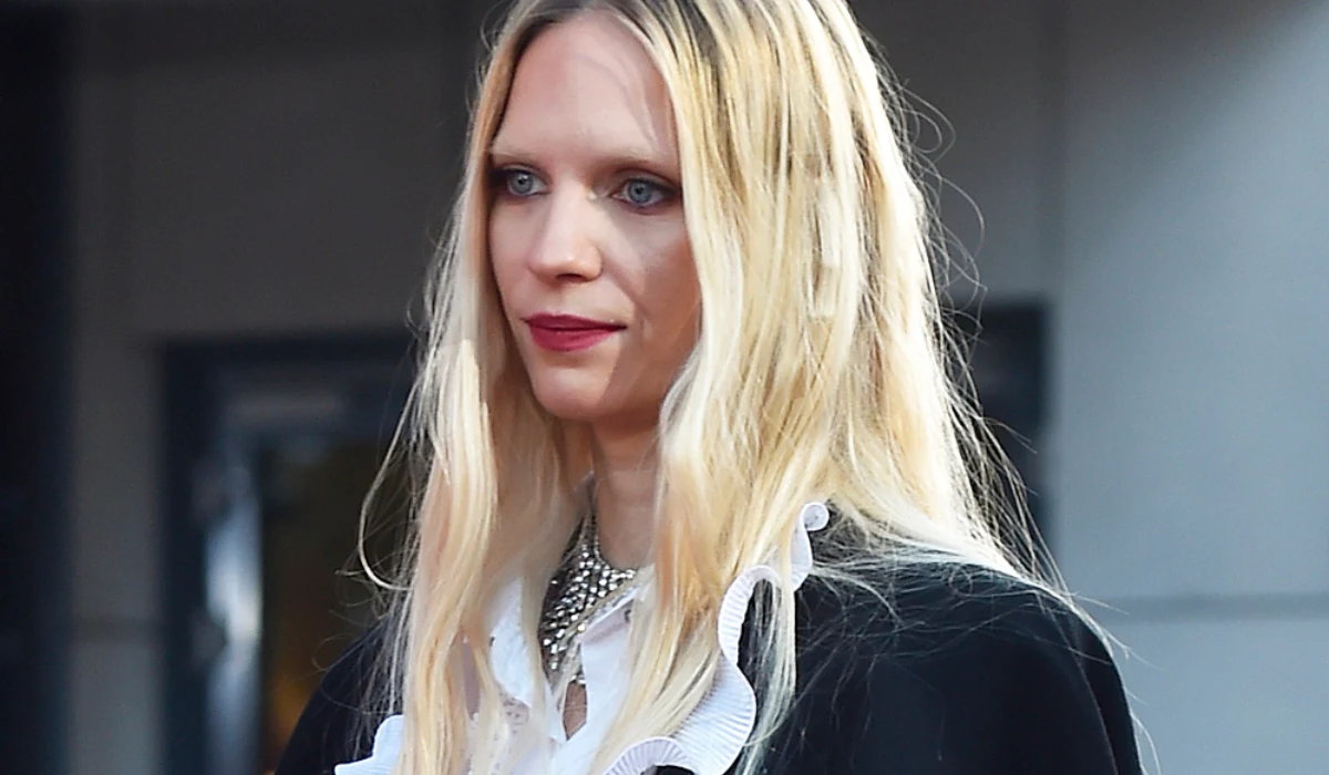 Mary Komasa Mary Komasa